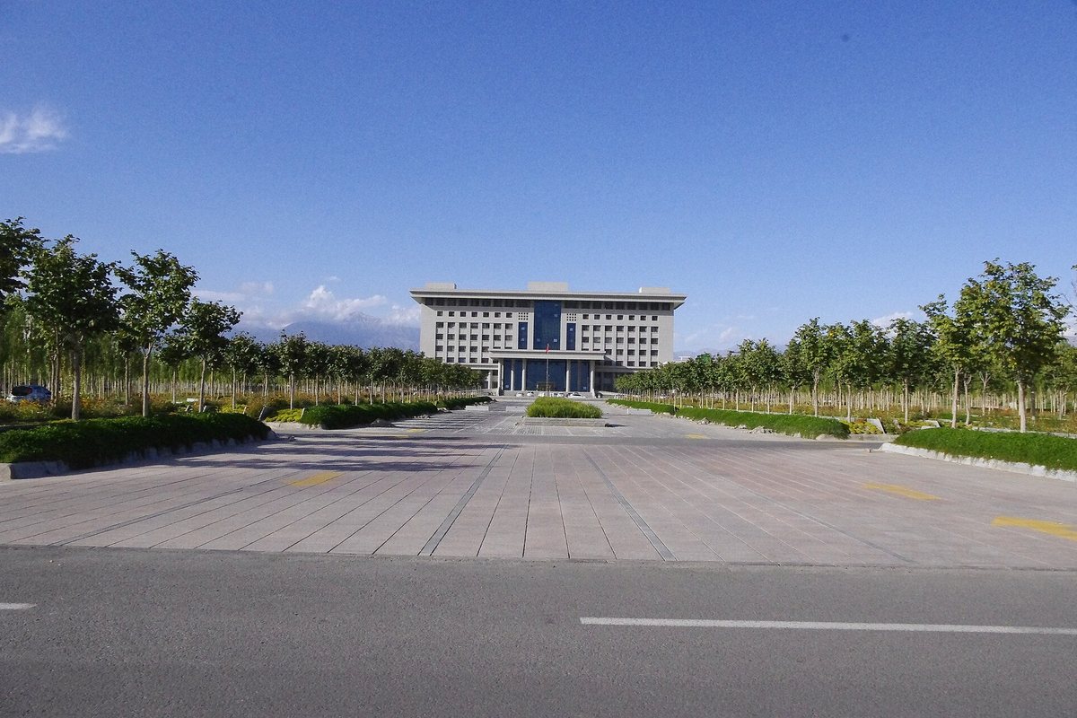 伊犁需要包车吗：跟团、包车、自驾怎么选 配图