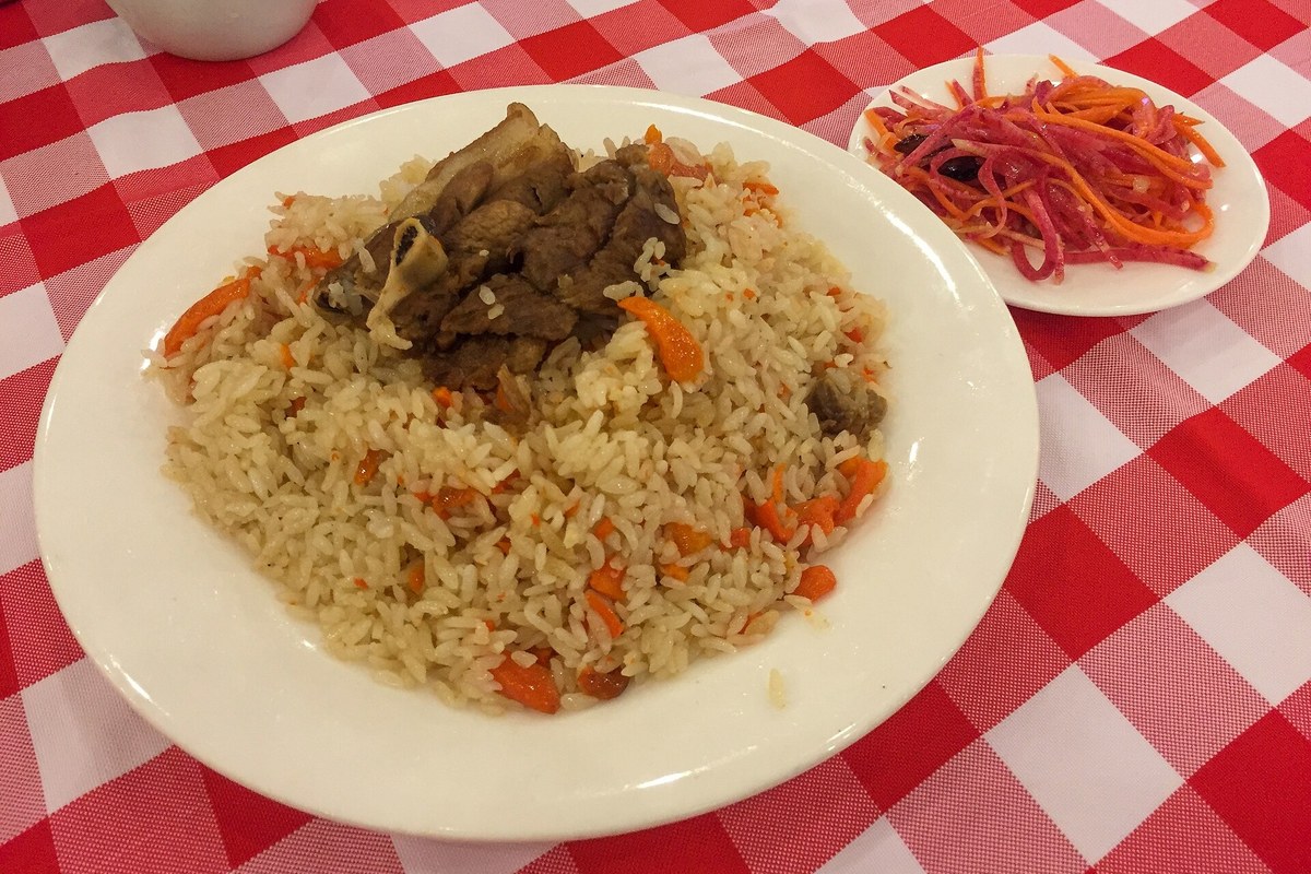 伊犁手抓饭：在哪吃、多少钱、怎么点 配图